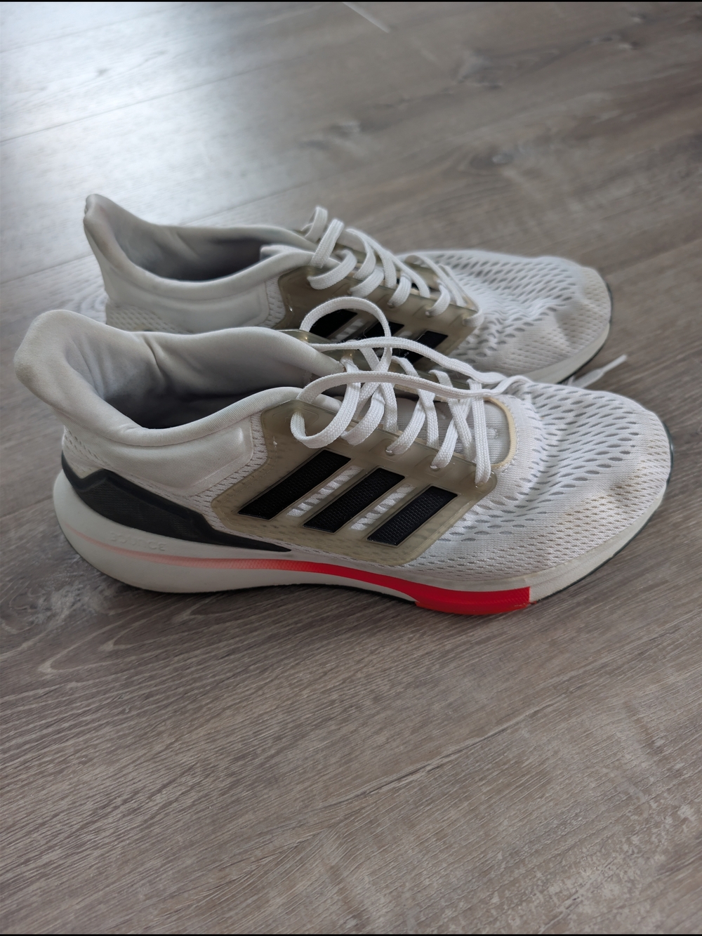 adidas White Athletic Running Shoes with Black Stripes and Red Accent